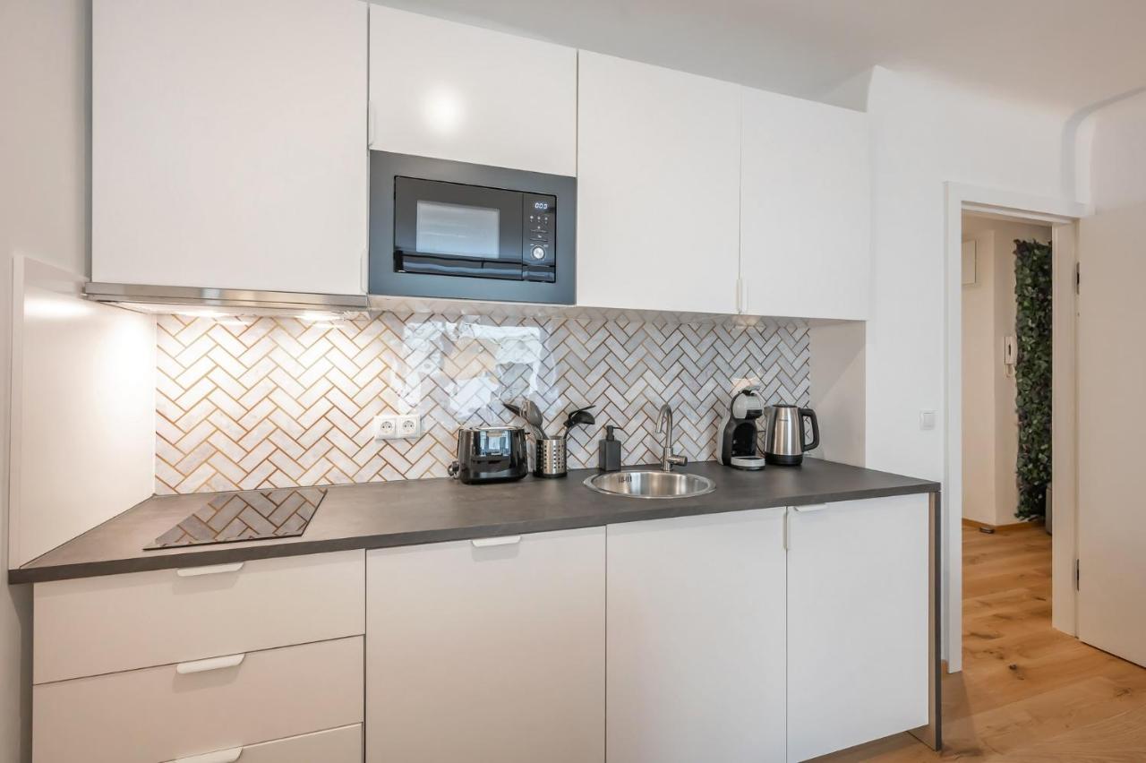 Modern City Center Apartment Wenen Buitenkant foto
