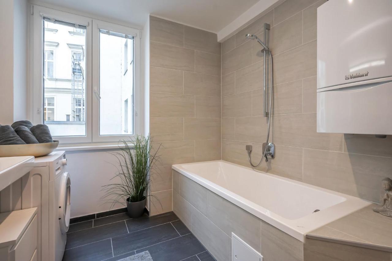 Modern City Center Apartment Wenen Buitenkant foto