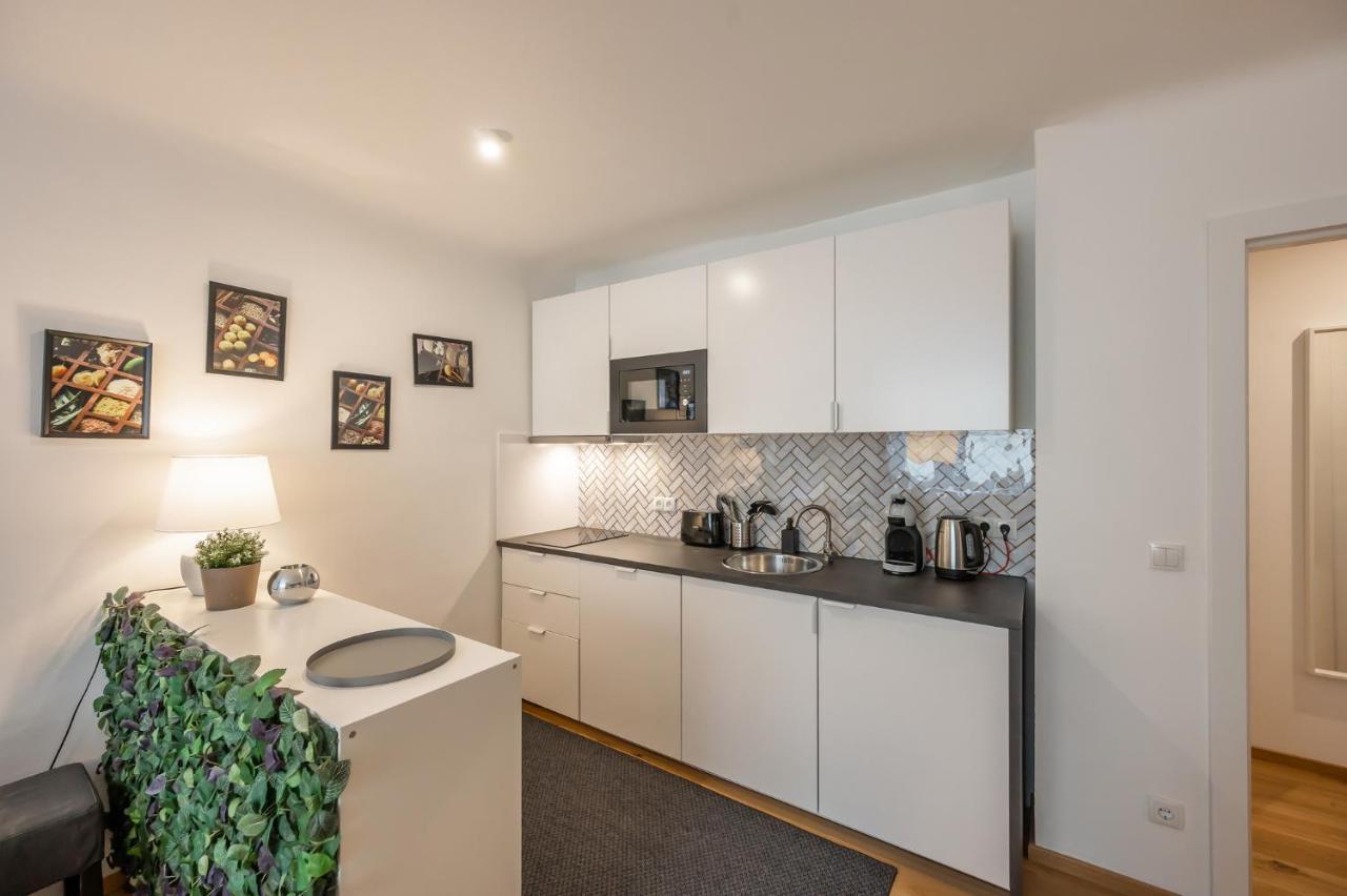 Modern City Center Apartment Wenen Buitenkant foto